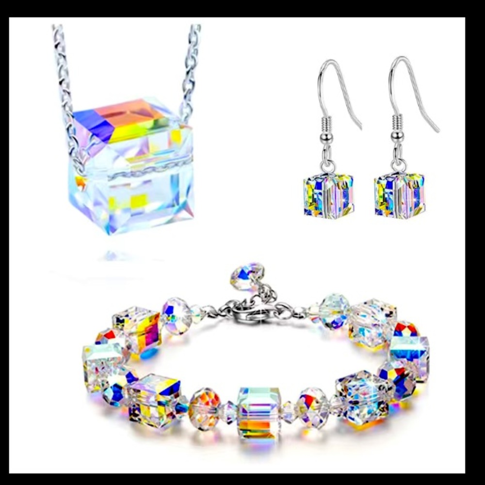 BNWOT 4pc set including a necklace, earrings & bracelet. They are GORGEOUS❣️